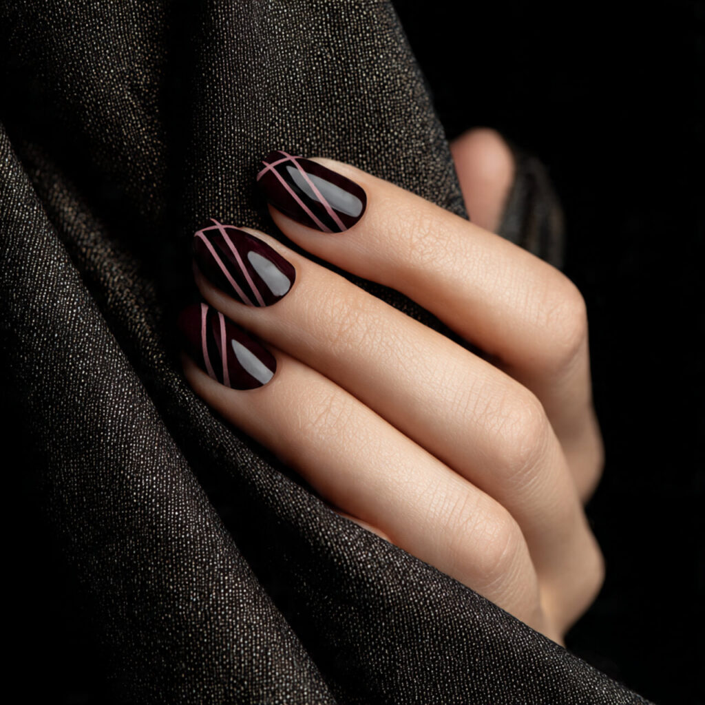 fall nails 2026 Noir Edge Lines (Bold Minimal Luxe) 🖤​